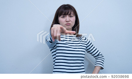 Hysterical woman who hits anger Hysterical woman who hits anger 92038698