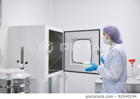Scientists work in the laboratory. Remove the biomaterial from the freezer Scientists work in the laboratory. Remove the biomaterial from the freezer 92040294