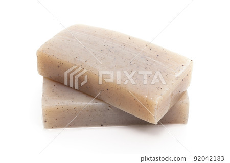 白色背景上的灰板魔芋 92042183