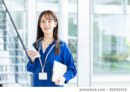 Young business woman in the office 92042432
