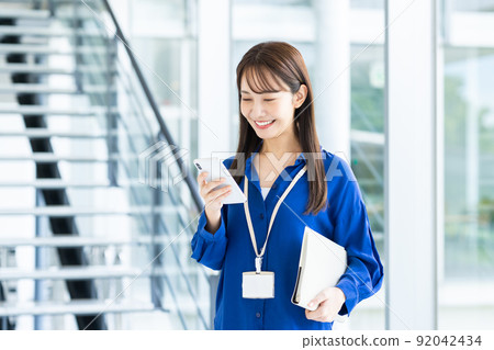 Young business woman in the office 92042434