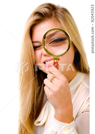 woman with magnifying glass 92043923