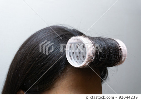 woman with hair roll 92044239