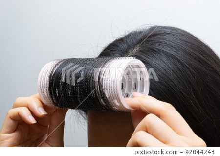 woman with hair roll 92044243