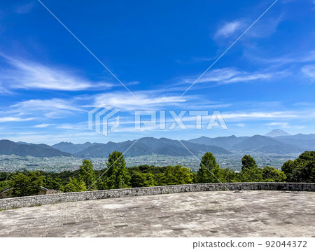 山梨縣的甲府盆地和富士山 92044372