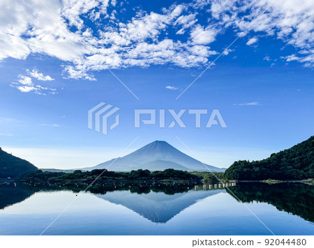 Lake Shoji and Mt. Fuji in Fujikawaguchiko Town, Yamanashi Prefecture 92044480