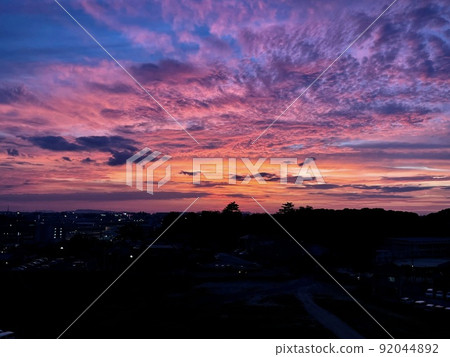 在夕陽下沾染的天空 在夕陽下沾染的天空 92044892