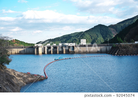Anou Dam and Shakujo Lake in the autumn sky Anou Dam and Shakujo Lake in the autumn sky 92045074