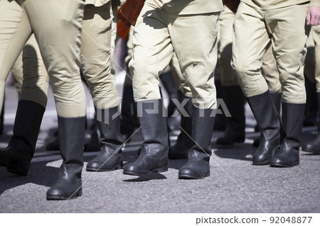 Russian soldiers in tarpaulin boots march in the ranks. 92048877
