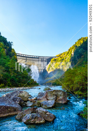 Kurobe Dam seen from the riverbed Kurobe Dam seen from the riverbed 92049301