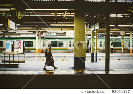 [Kamakura City] After the rainy season, the platform in the afternoon 92051557