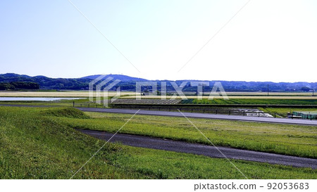 Harunotsuji Site with a restored Yayoi period building 92053683