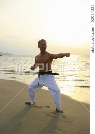 Japanese senior middle-aged male karate martial arts practice Japanese senior middle-aged male karate martial arts practice 92054325