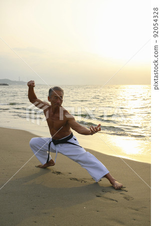 Japanese senior middle-aged male karate martial arts practice 92054328