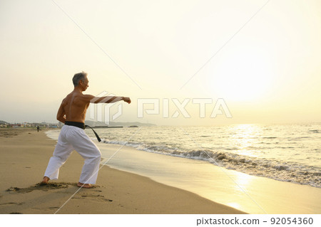 Japanese senior middle-aged male karate martial arts practice 92054360