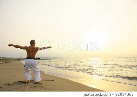 Japanese senior middle-aged male karate martial arts practice 92054362