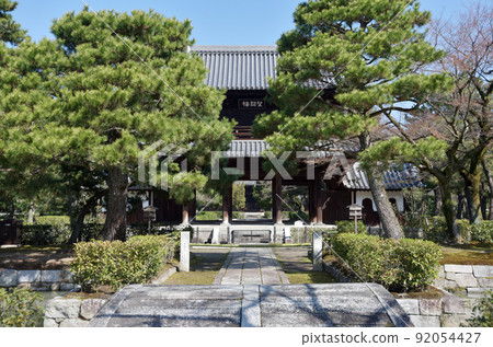 Kennin-ji Temple, Higashiyama Ward, Kyoto City, overlooking the Kenninji Sanmon Kennin-ji Temple, Higashiyama Ward, Kyoto City, overlooking the Kenninji Sanmon 92054427
