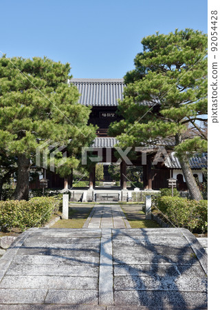 京都市東山區建仁寺,俯瞰建仁寺山門 京都市東山區建仁寺,俯瞰建仁寺山門 92054428