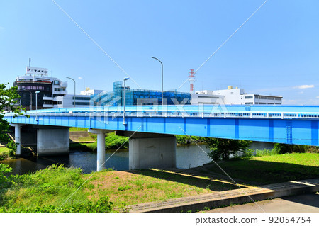View of Nippa Bridge / Tsurumi River area from the upstream side (Yokohama City, Kanagawa Prefecture) [2022.5] 92054754