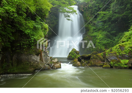 Kodaki, Kisakata-machi, Nikaho City, Akita Prefecture Slow shutter photography of Naso's Shirataki Valley (Shirataki) from the waterfall basin 92056293