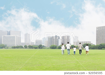 三代家庭後視圖 92056595