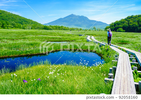 Watasuge blooming pond and Hiuchigatake Watasuge blooming pond and Hiuchigatake 92058160