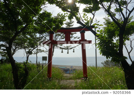 Sandy beach over the torii gate of Suwa Shrine on a hill in Iwasaki, Murakami City, Niigata Prefecture and the Sea of Japan Sandy beach over the torii gate of Suwa Shrine on a hill in Iwasaki, Murakami City, Niigata Prefecture and the Sea of Japan 92058366