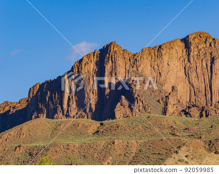 Sunny view of beautiful mountain landscape 92059985