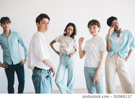 Portrait of young men and women 92060117