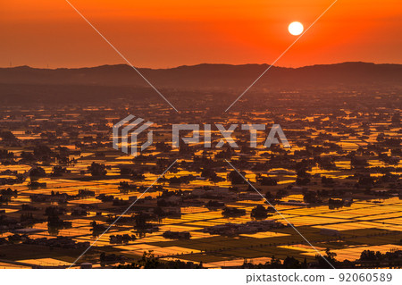 《富山縣》水鏡景觀,散村觀察廣場的黃昏 《富山縣》水鏡景觀,散村觀察廣場的黃昏 92060589