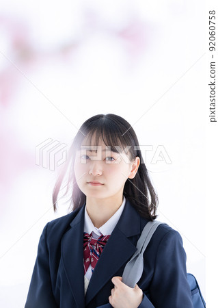 春天圖片 走在櫻花下的女高中生 春天圖片 走在櫻花下的女高中生 92060758
