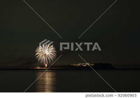 從伊東港看到的初島煙花 從伊東港看到的初島煙花 92060903