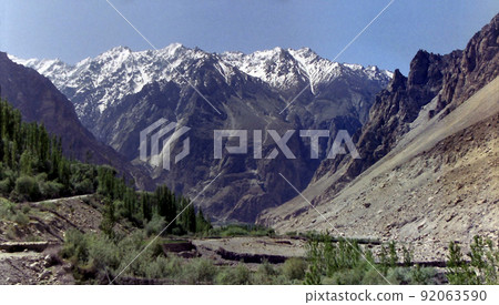 The route for K2 @Pakistan / Karakorum Mountains seen from the Pakistan side 92063590