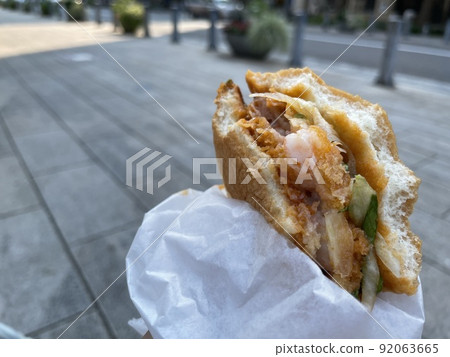 Shrimp chili burger 92063665