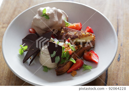 Morning of popular menu of fashionable cafe in Melbourne 92064228