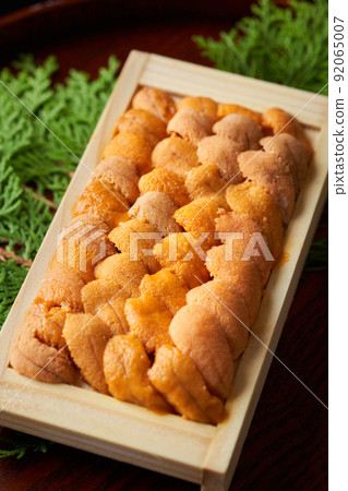 Raw sea urchin (Russian bahununi) Raw sea urchin (Russian bahununi) 92065007