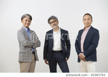 3 名中年男子的肖像 92065763