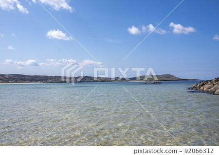 Beautiful clear water at Narin Strand in County Donegal - Ireland. 92066312