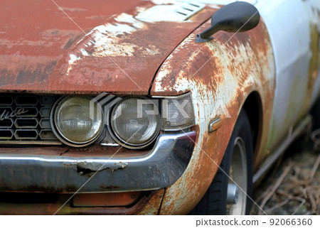 Image of an old domestic car 92066360