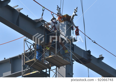 Steel frame assembly work site, work scene of Tobi trousers 92066748