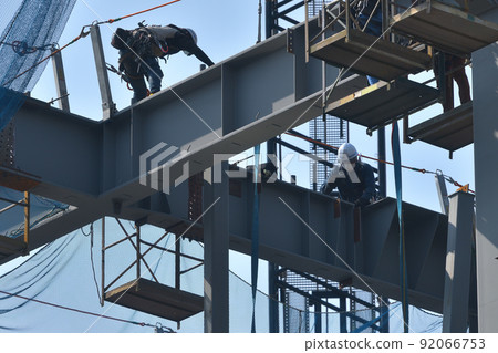 Steel frame assembly work site, work scene of Tobi trousers 92066753