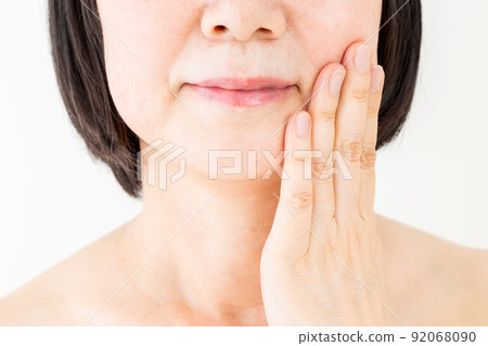 Middle women skin care image 92068090