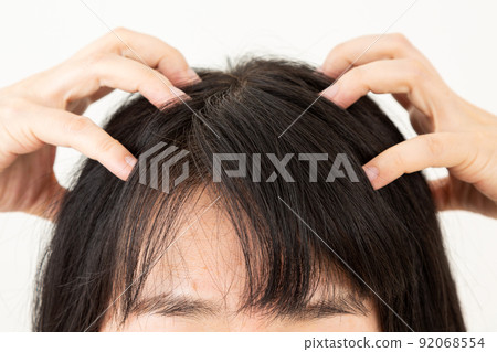 Middle woman doing scalp massage 92068554