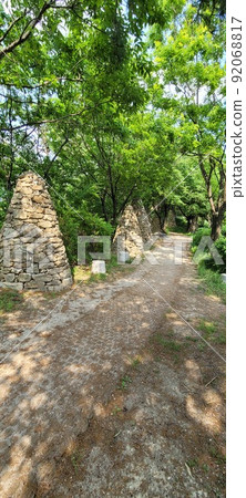 Gwanghallu Mai 山、蘆葦和建築物 Gwanghallu Mai 山、蘆葦和建築物 92068817