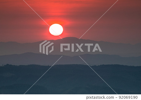 [Hokkaido, Abashiri-gun] Sunset from Bihoro Pass (mountains in the direction of Kitami City) 92069190