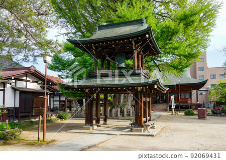 樹齡超過 1200 年的飛驒國分寺大銀杏樹(岐阜縣高山市) 樹齡超過 1200 年的飛驒國分寺大銀杏樹(岐阜縣高山市) 92069431