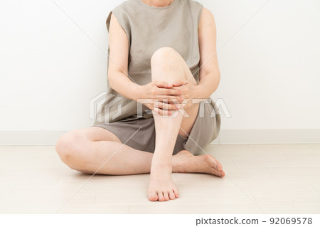 Middle woman in summer clothes 92069578