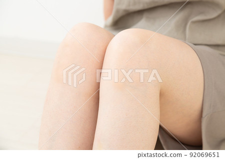 中間女人膝蓋 中間女人膝蓋 92069651