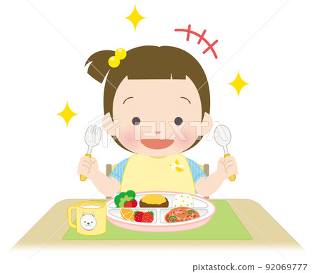 小女孩興奮地吃著米飯 92069777