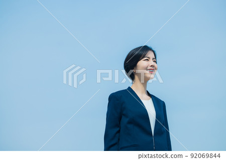 商務女性藍天套裝 商務女性藍天套裝 92069844